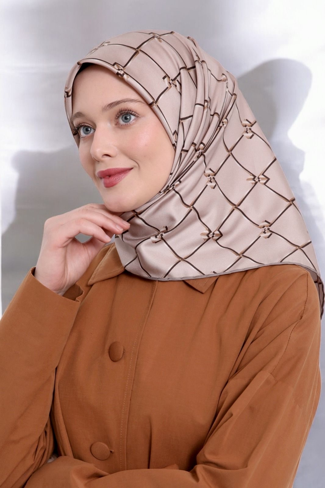 Moda Mevsimi Levidor Trend Desenli Twill Eşarp 5540-05 Bej