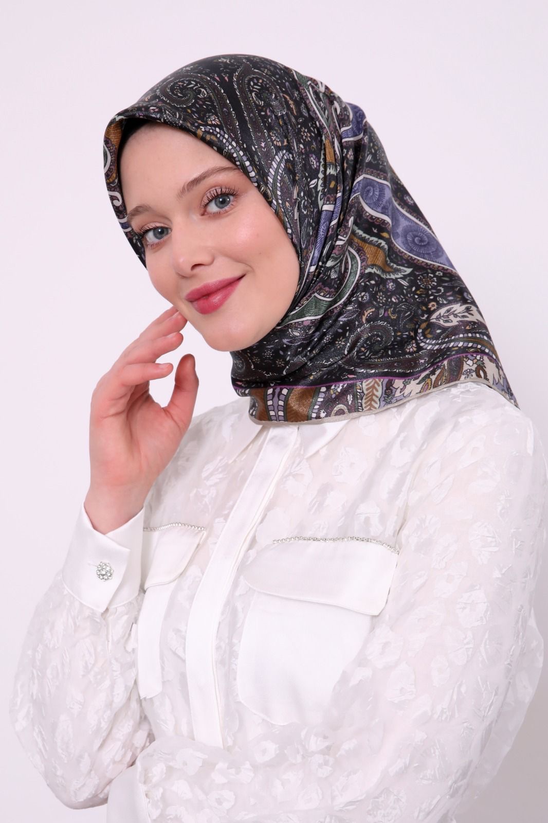 Moda Mevsimi Levidor Desenli Kristal Eşarp 5542-04 Koyu Bej